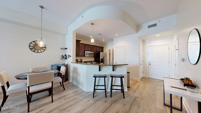 Building Photo - 945 E Playa Del Norte Dr