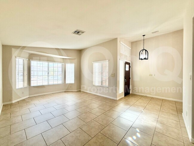 Building Photo - 2718 E Bighorn Ave
