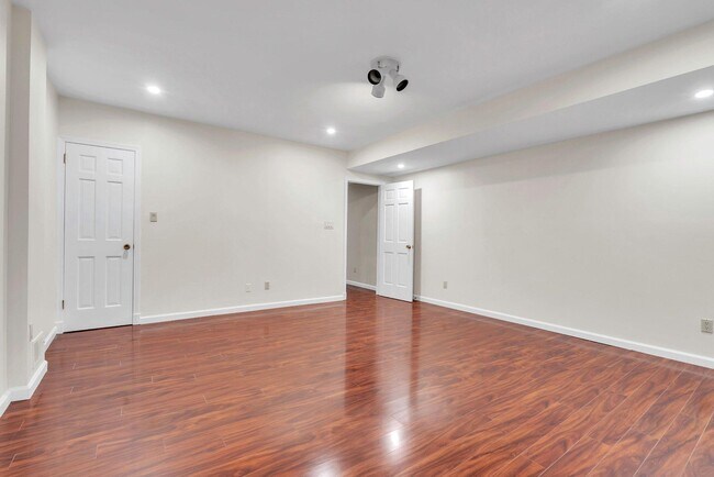 Building Photo - 8616 Chateau Dr