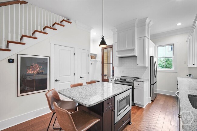 Building Photo - 718 Tattnall St