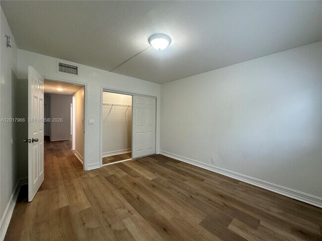 Building Photo - 1400 NE 56th St