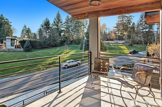 Building Photo - 4bd/3.5ba Kirkland Home