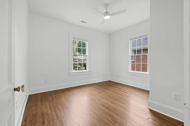Building Photo - 2112 Crescent Ave