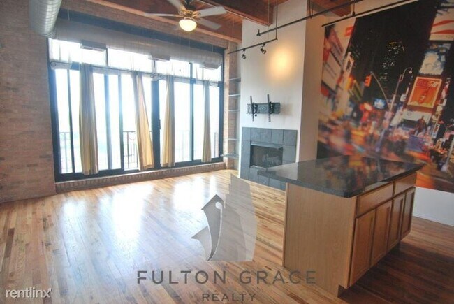 Building Photo - 1245 W Van Buren St