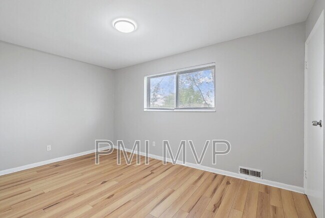 Building Photo - 3027 Rotunda Ct S