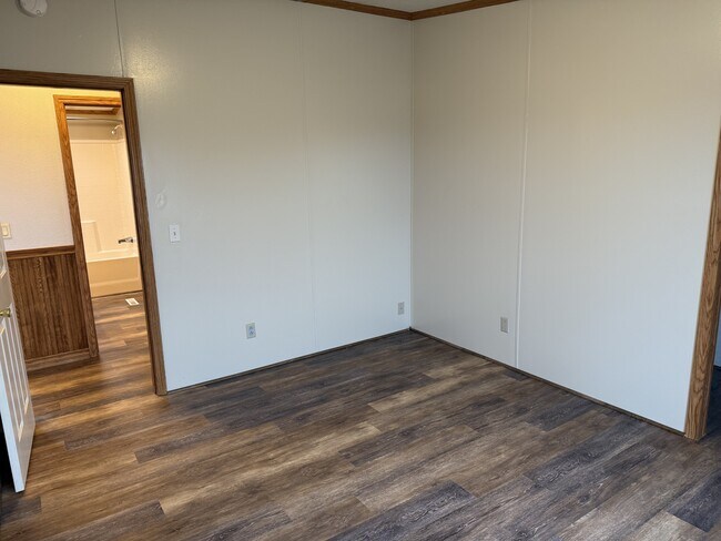 Building Photo - 5 Oswego Trail