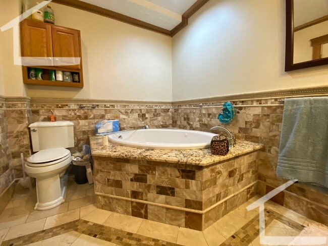 Building Photo - 4-Bed + 2-Bath * HBS * Central  Air