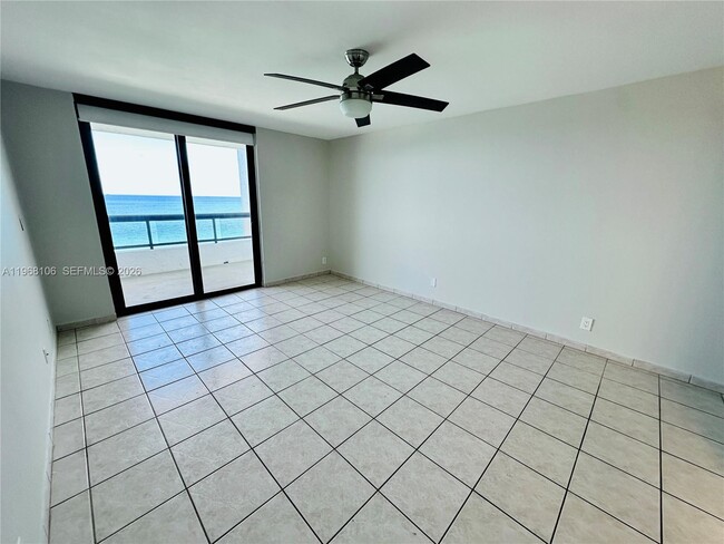 Building Photo - 2555 Collins Ave