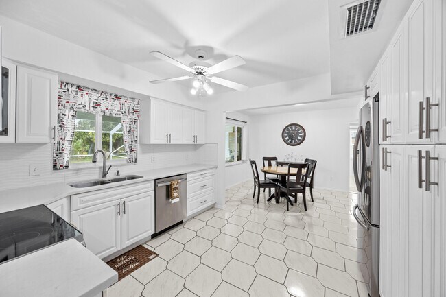 Building Photo - 1742 W Terrace Dr