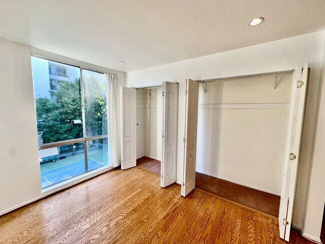 Building Photo - 1134 Alta Loma Rd