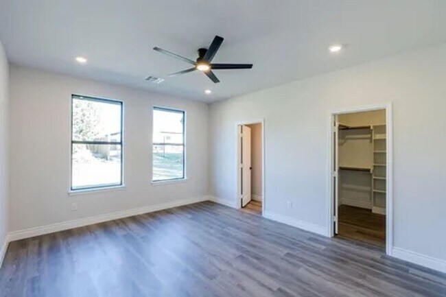 Building Photo - 5713 Stonegate Cir