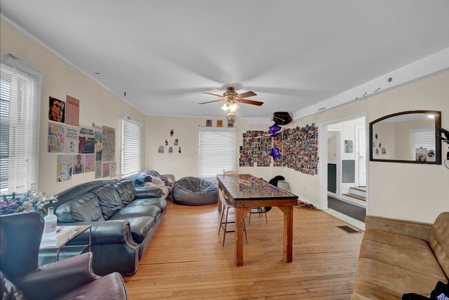 Building Photo - 807 Foster St