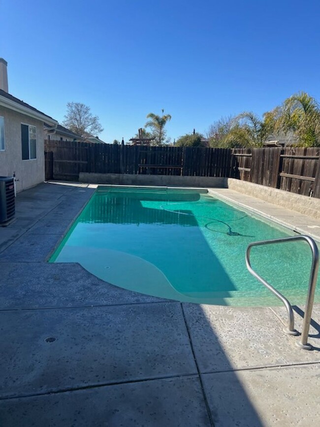 Building Photo - Newly remodeled beautiful home with a pool