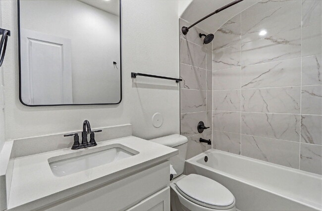 Building Photo - 3 bedroom 2 bath with washer and dryer in 79928