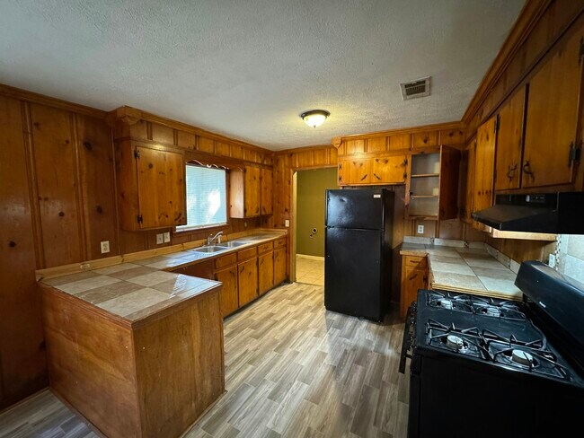 Building Photo - 1547 Dianne Dr