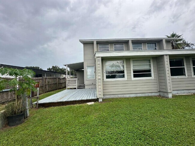 Building Photo - 1108 Country Club Ln