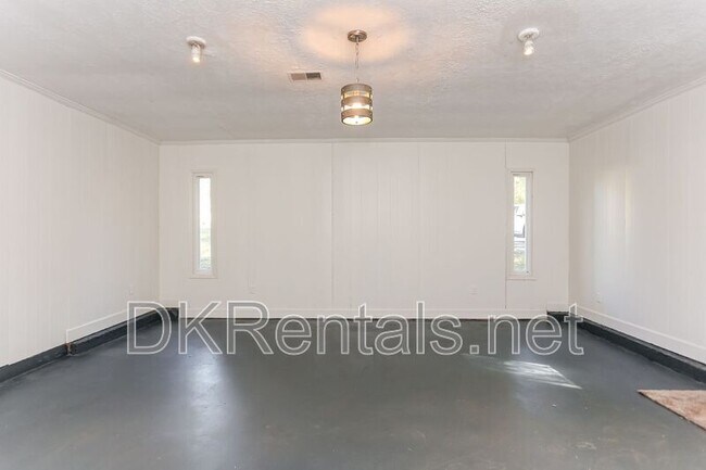 Building Photo - 135 Beethoven Ct