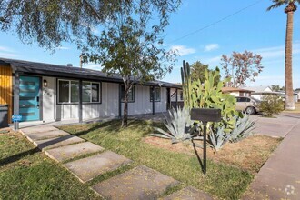 Building Photo - Introducing a stunning 4 bedroom, 3 bathro...