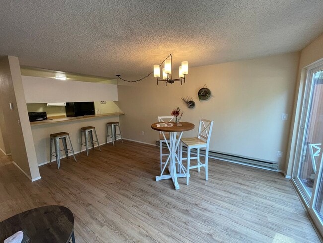 Building Photo - Charming 2 Bedroom Condo in the Heart of T...