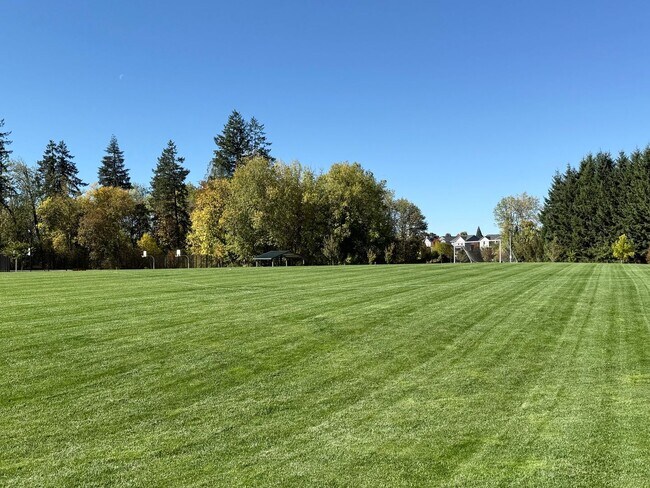 Building Photo - Updated 4 Bedroom Home with Stunning Private Backyard
