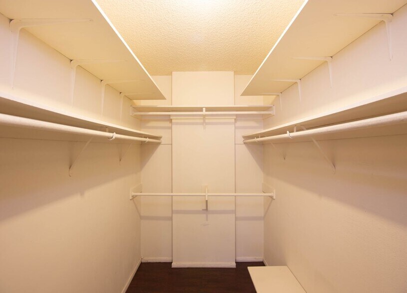 Building Photo - 1971 Rodney Dr