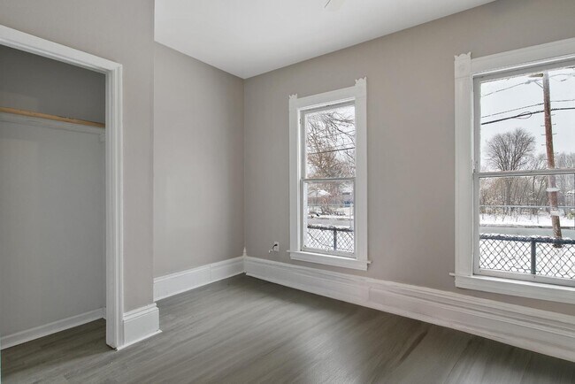 Building Photo - 304 Baker Ave