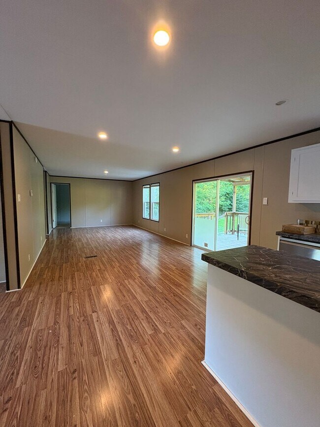 Building Photo - Huge 4 bedroom/2 bathroom double-wide in Peaceful Area of Keithville!