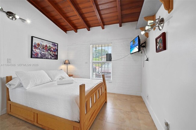 Building Photo - 2834 SW 33rd Ave