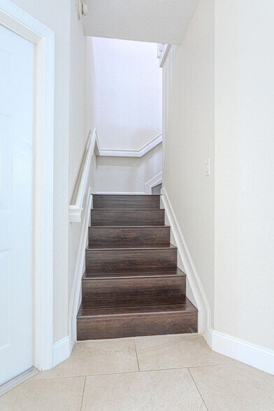 Building Photo - 2320 Shoma Ln