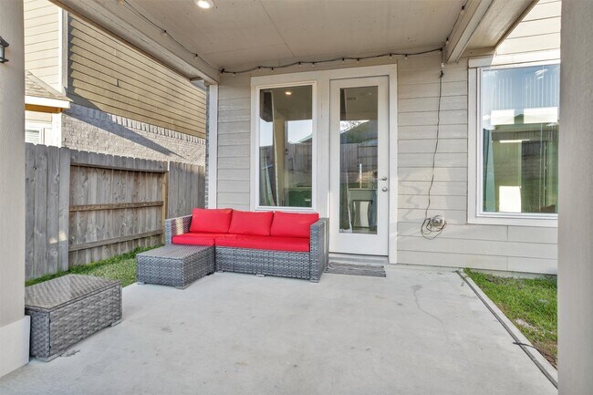 Building Photo - 17685 Martin Crk Ln