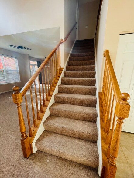 Building Photo - 2401 Sunshine Ln