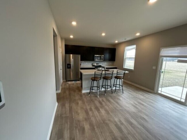 Building Photo - 1663 Fairmount Dr