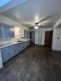 Building Photo - 1417-1419 Shoreland Dr.