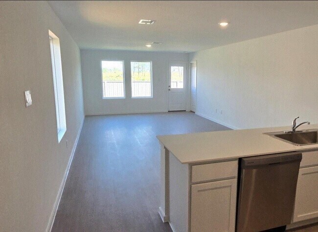 Building Photo - 3085 Fantasy Ter Dr