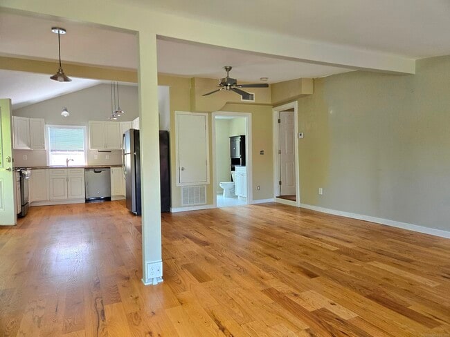 Building Photo - 190 Short Beach Rd