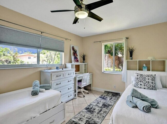 Building Photo - 2099 NE 4th Ct