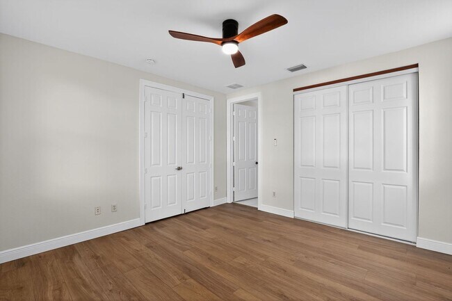 Building Photo - 4 Bedroom Townhome in West Palm Beach
