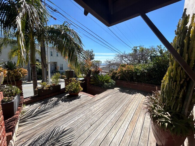 Building Photo - Gorgeous 2 Bedroom/1.5 Bath Two Story Home...