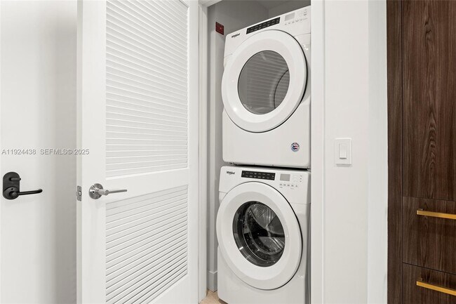 Building Photo - 159 NE 6th St