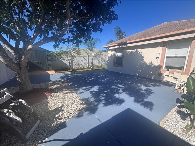 Building Photo - Poinciana Home