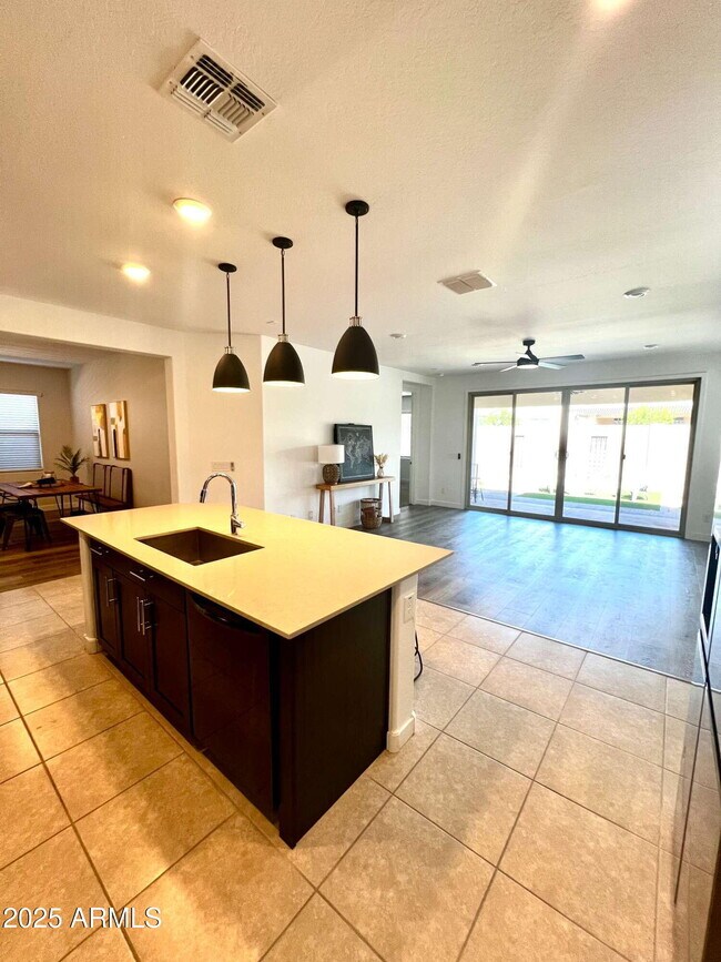 Building Photo - 9846 E Talon Ave