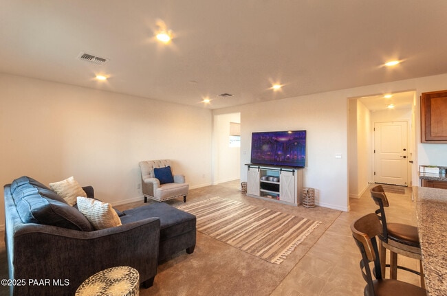 Building Photo - 6129 Lonesome Dr