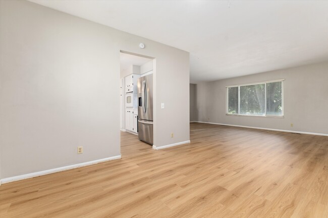 Building Photo - 7426 S Quince Ct