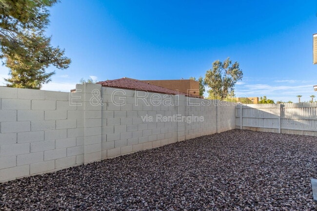 Building Photo - 3218 W Glendale Ave