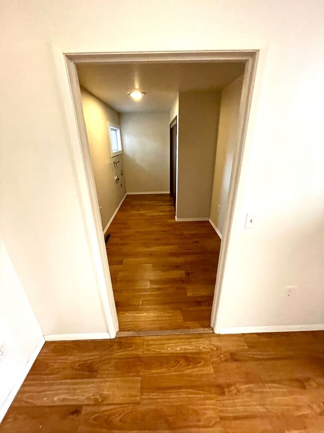 Building Photo - 3 Bedroom, 2 bath home in Sunset Village