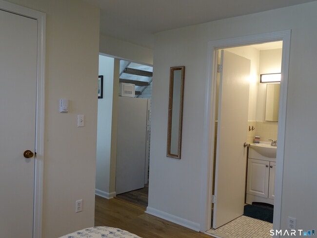 Building Photo - 81 Church St