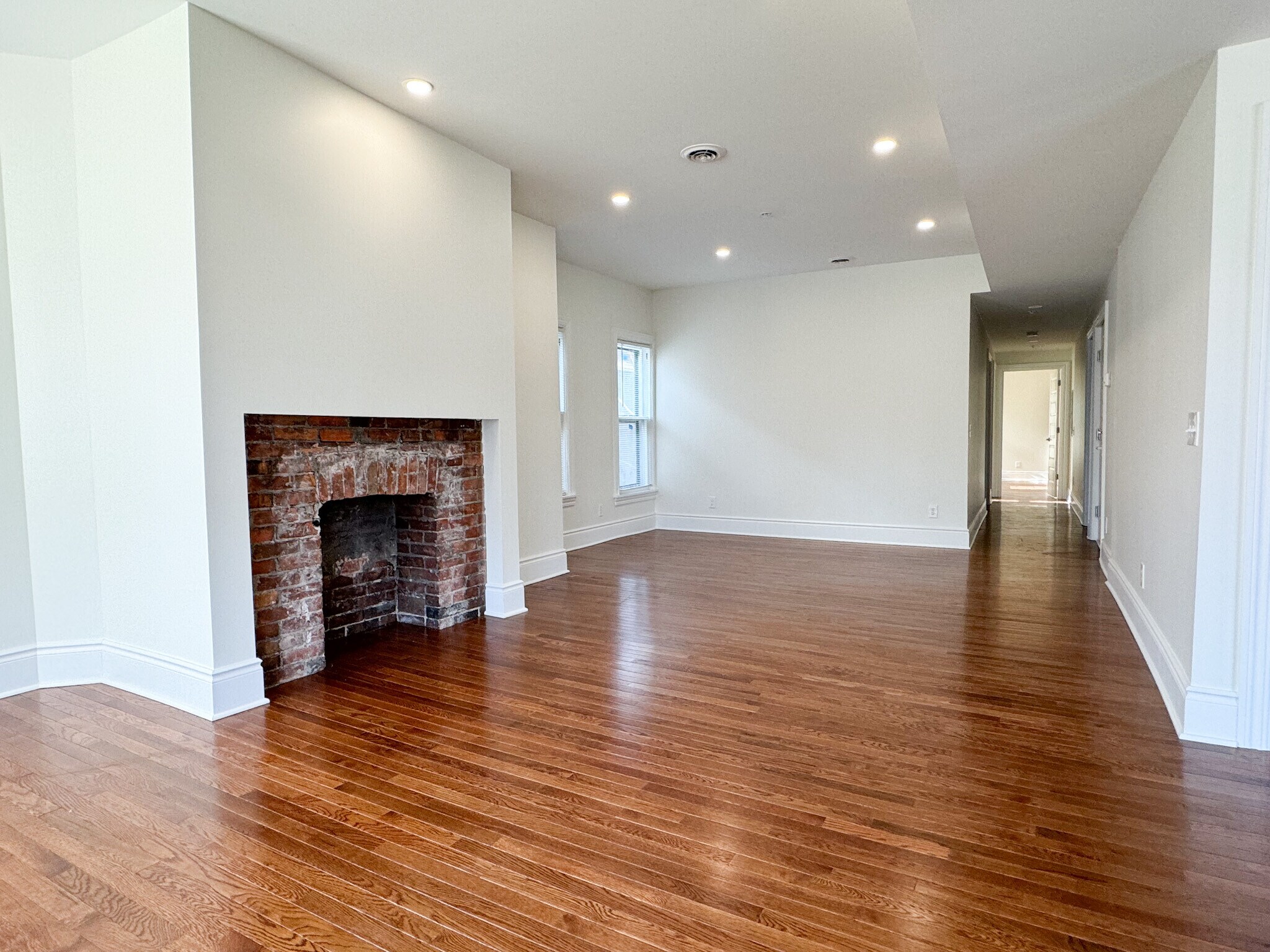 Building Photo - 446 Linwood Ave