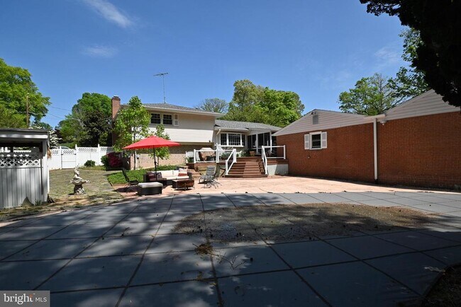 Building Photo - 10612 Anita Dr