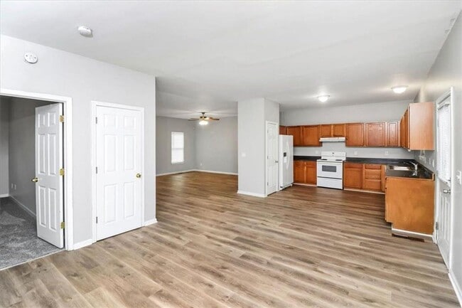 Building Photo - Spacious 5BR / 3BA Single-Family Home with Convenient City Access