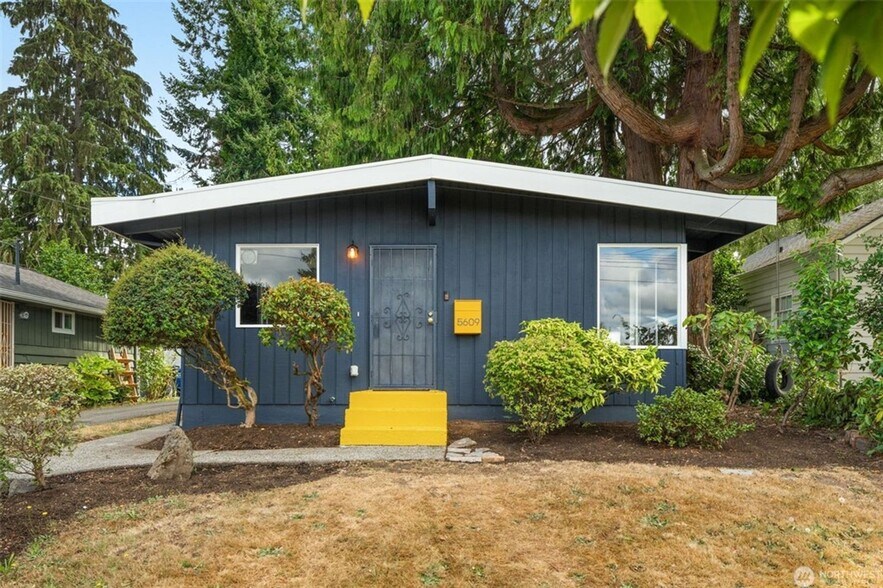 Building Photo - 5609 S Prentice St